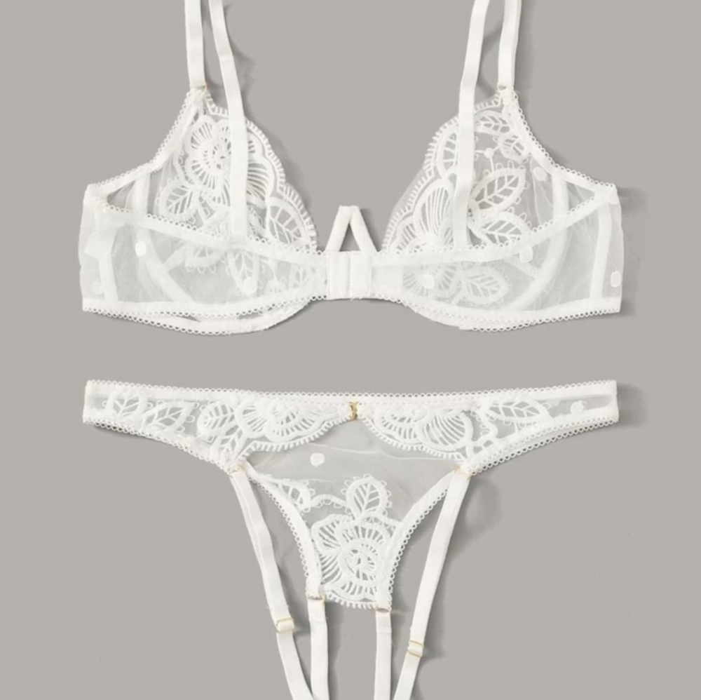 Lingerie XL π - Picture 3 of 3